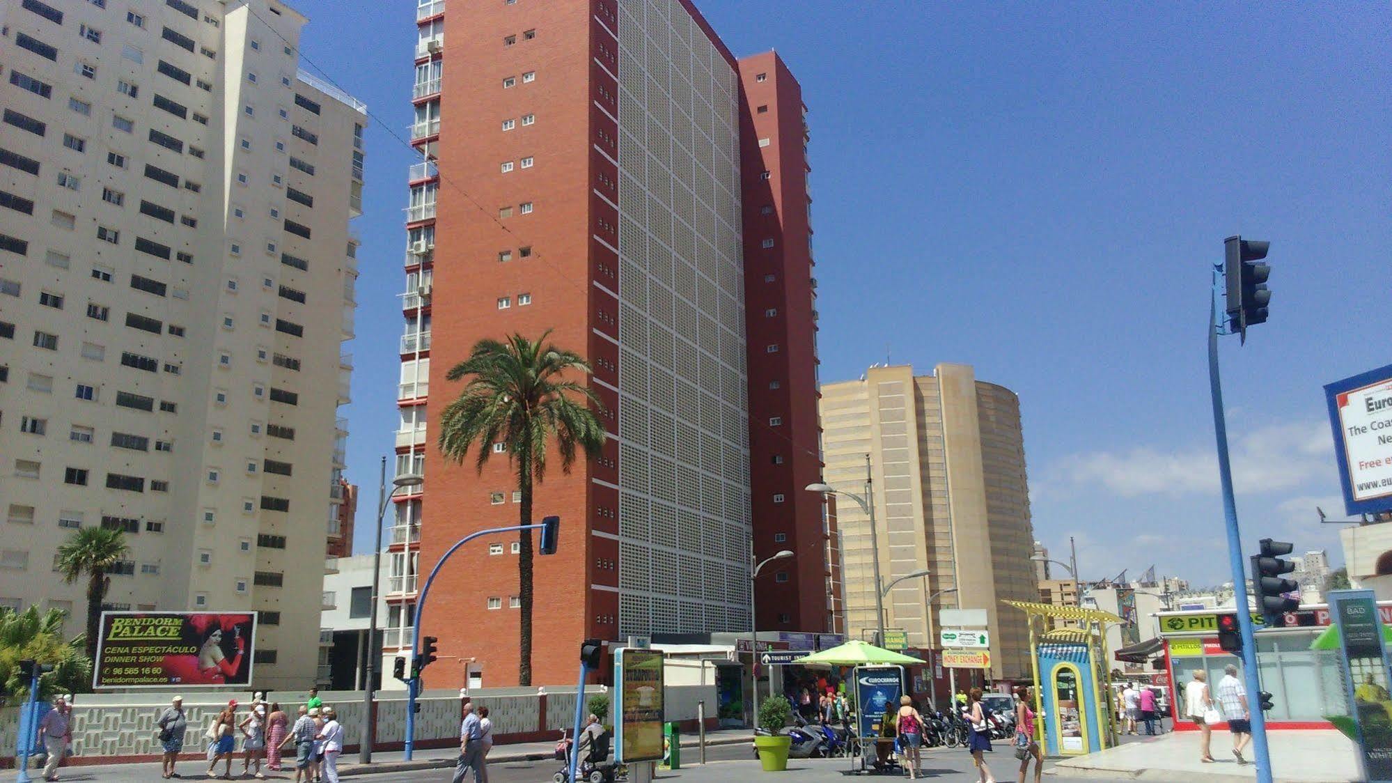 Blue Sky Apartment بينايدورم المظهر الخارجي الصورة