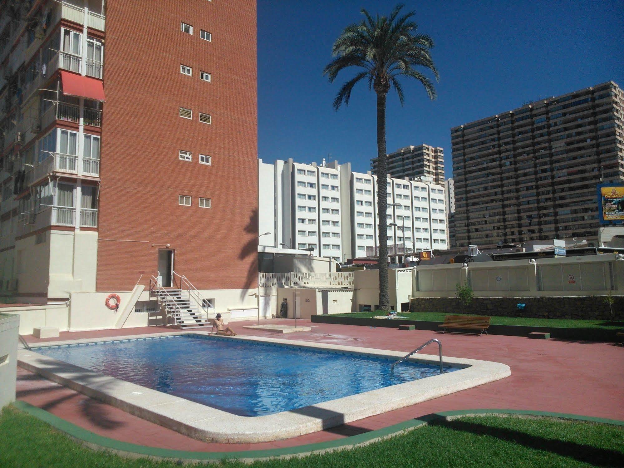Blue Sky Apartment بينايدورم المظهر الخارجي الصورة