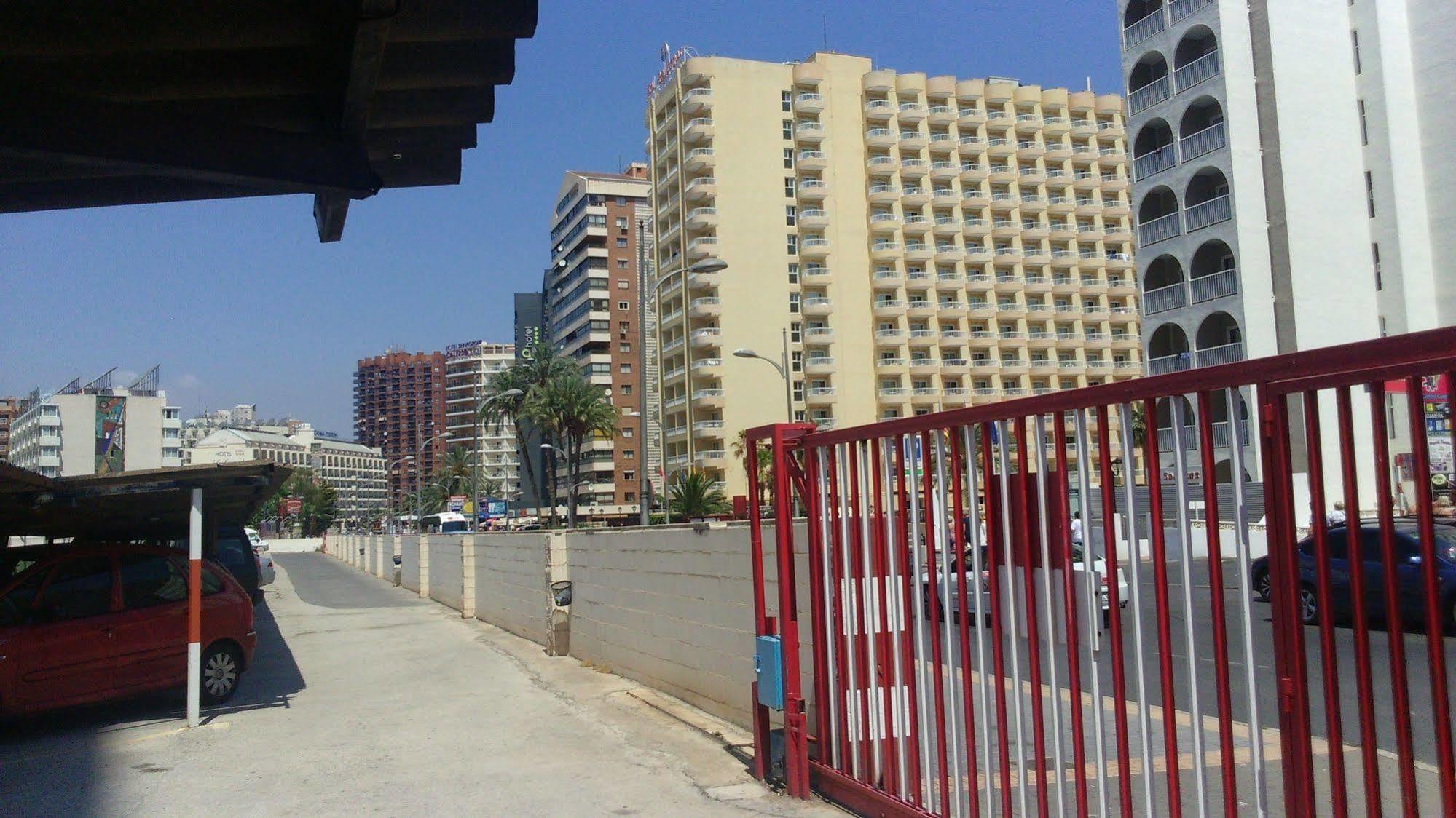 Blue Sky Apartment بينايدورم المظهر الخارجي الصورة
